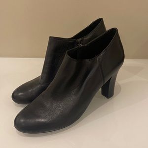 Geox ankle booties size 10